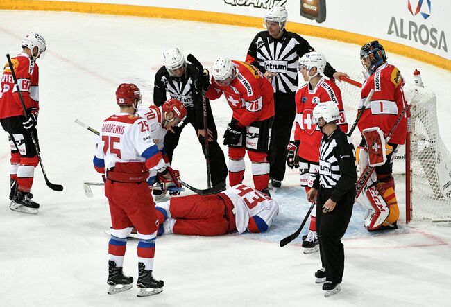 Валерий Ничушкин (в центре)