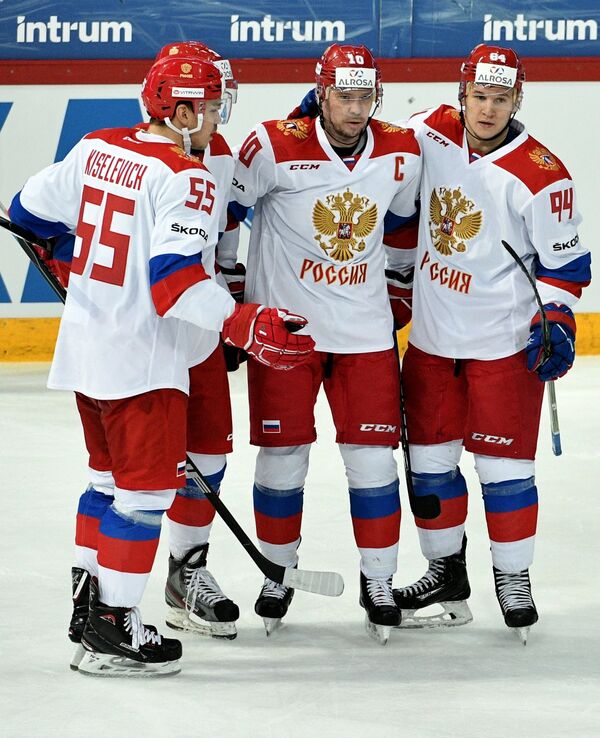 Хоккеисты сборной России Богдан Киселевич, Сергей Мозякин и Александр Барабанов (слева направо)