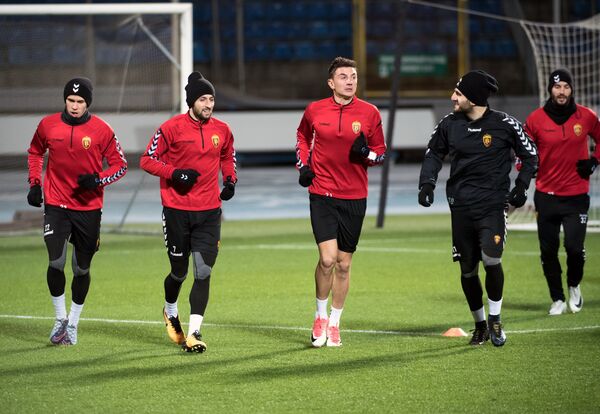 Игроки ФК Вардар Филип Стойчевски, Джамбул Джигаури, Евгений Новак, Тигран Барсегян (слева направо)