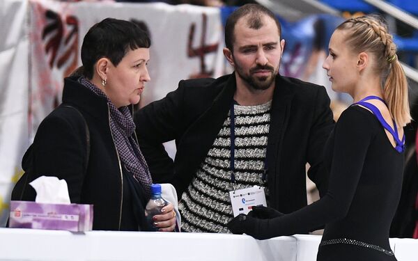 Тренер Инна Гончаренко (слева) и фигуристка Валерия Михайлова (справа)