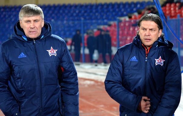 Главный тренер ФК СКА-Хабаровск Алексей Поддубский (справа)