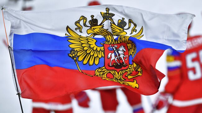 Флаг РФ во время матча российских хоккеистов