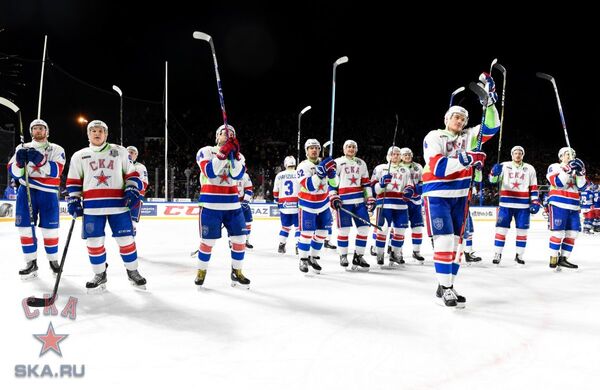 Хоккеисты СКА рауются победе над Йокеритом в матче под открытым небом в Хельсинки