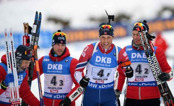 Биатлонисты сборной Норвегии Уле-Эйнар Бьорндален, Эрленн Бьонтегор, Ларс Хельге Биркеланд и Хенрик Л'Абее-Лунд (слева направо)