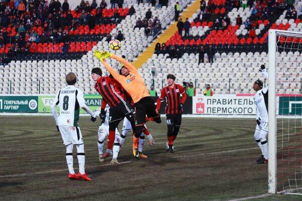 Игровой момент матча 20-го тура РФПЛ Амкар - Краснодар