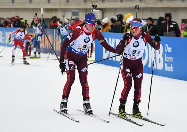 Биатлонистки сборной России Екатерина Юрлова-Перхт и Ирина Старых (слева направо)