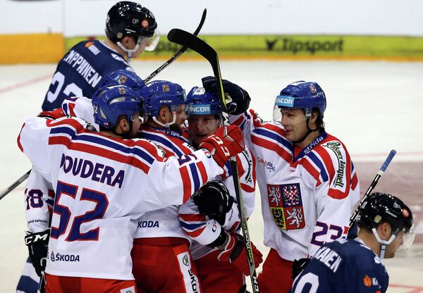 Хоккеисты сборной Чехии радуются забитому голу