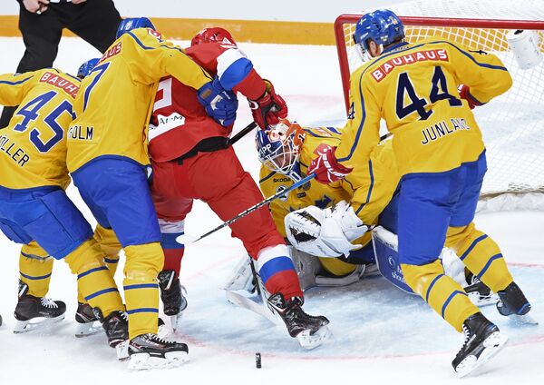 Игровой момент матча Россия - Швеция