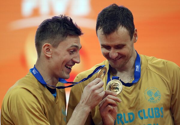 Волейболисты казанского Зенита Игорь Юдин (слева) и Алексей Самойленко