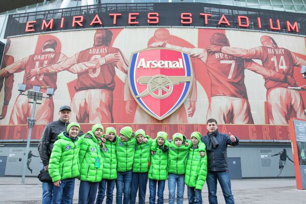 Российские дети перед матчем английской премьер-лиши Арсенал - Ньюкасл
