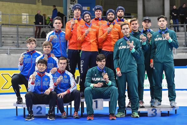 Сборная России, сборная Нидерландов и сборная Венгрии (слева направо)