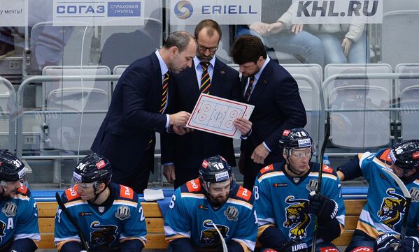 Тренеры ХК Сочи Сергей Зубов, Яри Каарела и Олег Ореховский (слева направо)