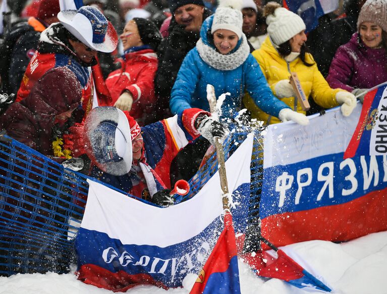 Российские болельщики во время масс-старта на шестом этапе Кубка мира по биатлону сезона 2017/18 в итальянской Антерсельве