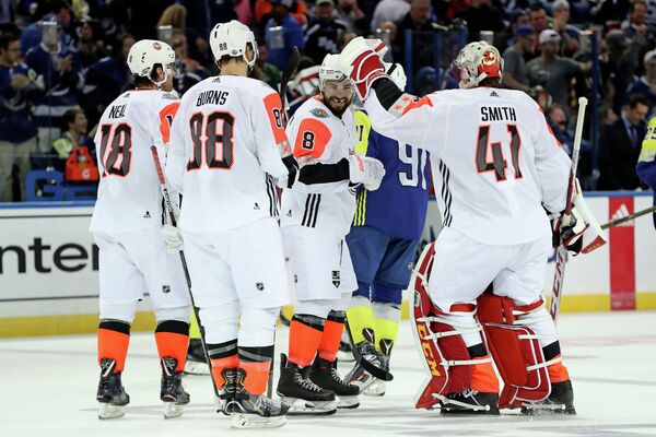 Хоккеисты сборной Тихоокеанского дивизиона после победы в финале Матча звезд НХЛ