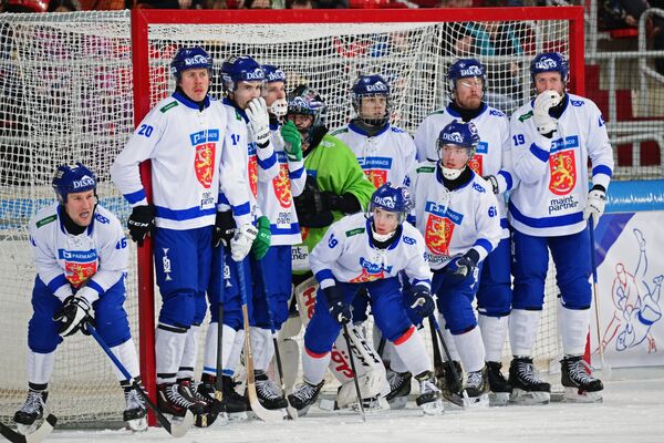 Игроки сборной Финляндии по хоккею с мячом