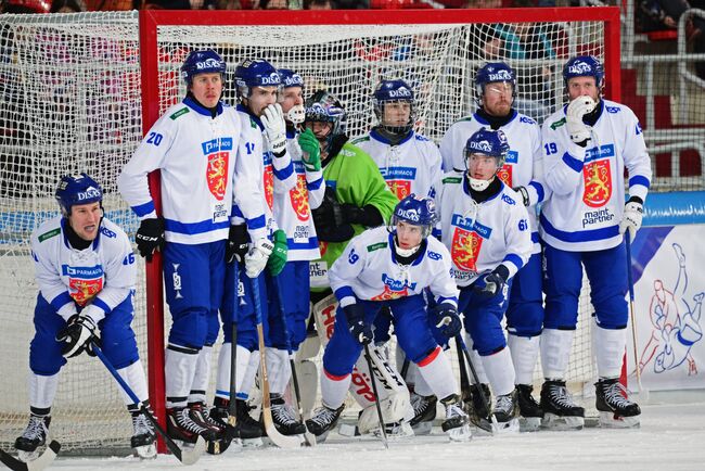 Игроки сборной Финляндии по хоккею с мячом