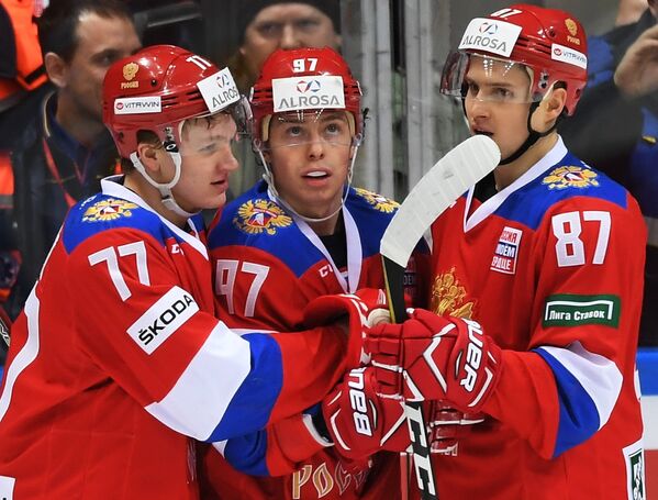 Хоккеисты сборной России Кирилл Капризов, Никита Гусев, Вадим Шипачёв (слева направо)