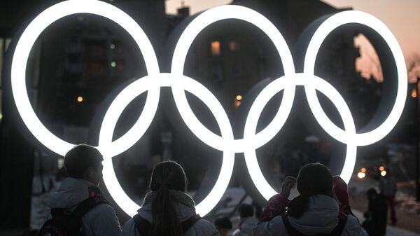 Олимпийские кольца возле главного Медиа центра в Пхенчхане
