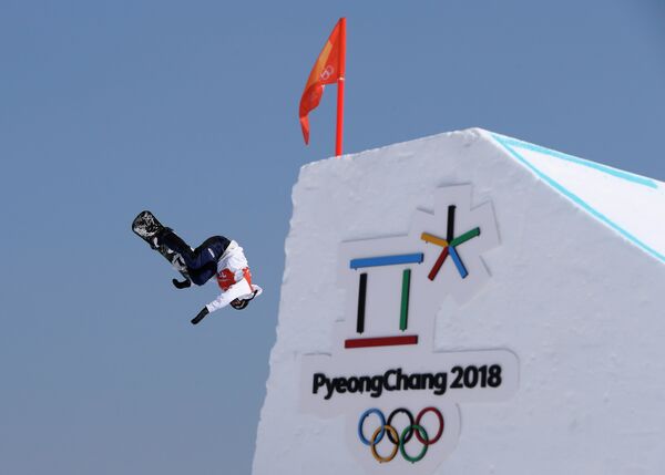 Сноубордист на тренировке на Олимпийских играх в Пхенчхане