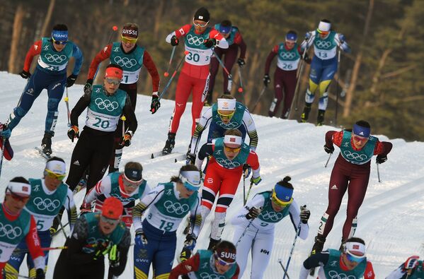 Лыжницы на дистанции скиатлона на Олимпийских играх-2018