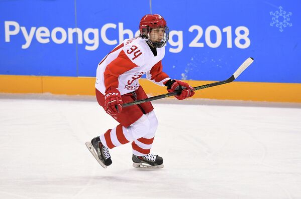 Российская хоккеистка Светлана Ткачева в матче против США