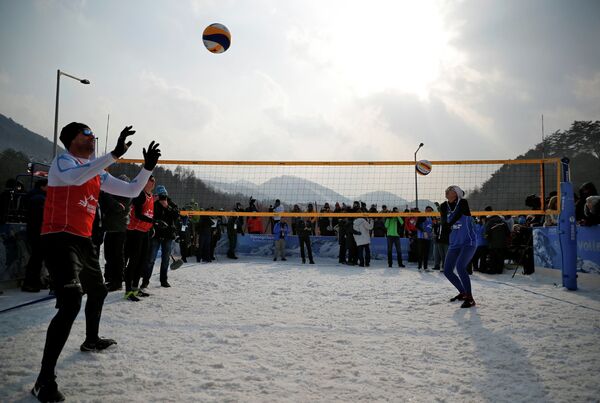 На Олимпиаде в Пхенчхане презентовали волейбол на снегу