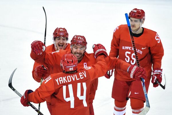 Российские хоккеисты Сергей Калинин, Егор Яковлев, Илья Ковальчук и Богдан Киселевич (слева направо)