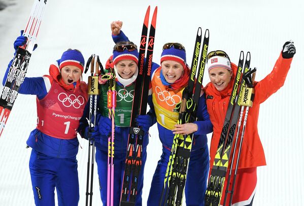Норвежские лыжницы Ингвильд Флугстад Эстберг, Астрид Якобсен, Рагниль Хага, Марит Бьёрген (слева направо)