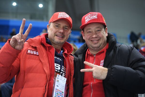 Бывший тренер сборной России по футболу Леонид Слуцкий (справа)