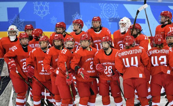 Хоккеистки российской команды после окончания матча