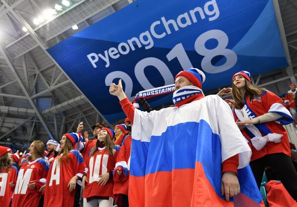 Российские болельщики во время четвертьфинального матча Россия - Норвегия по хоккею среди мужчин
