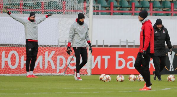 Вратари Локомотива Антон Коченков и Маринато Гилерме (слева направо)