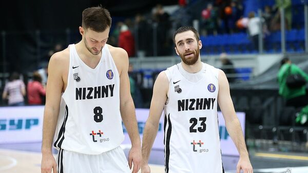 Баскетболисты Нижнего Новгорода Стеван Еловац (слева) и Джейкоб Одум