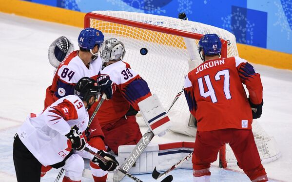 Игровой момент матча Чехия - Канада