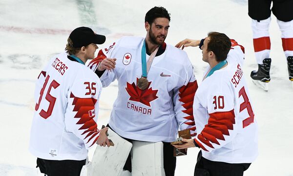 Игроки сборной Канады Джастин Питерс, Кевин Пулен и Бен Скривенс (слева направо)