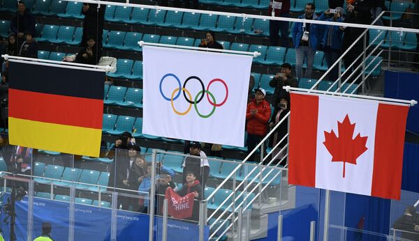 Флаг Германии, нейтральный (олимпийский) флаг и флаг Канады