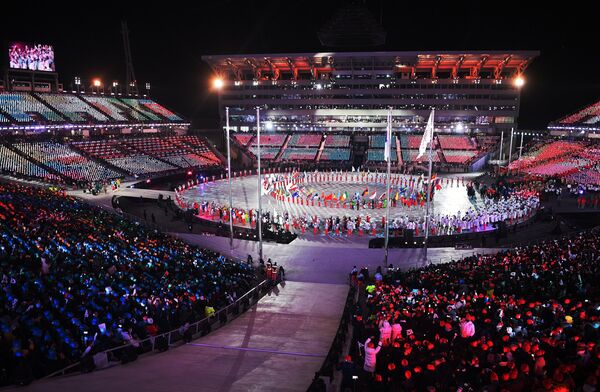 Парад атлетов на церемонии закрытия XXIII зимних Олимпийских игр в Пхенчхане