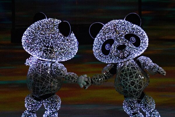 Участники церемонии закрытия зимних Олимпийских игр в Пхенчхане