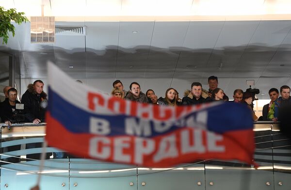Участники встречи российских спортсменов - участников Олимпиады 2018 в аэропорту Шереметьево