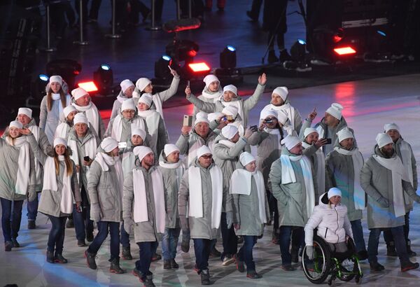 Российские спортсмены под паралимпийским флагом на церемонии открытия XII зимних Паралимпийских игр в Пхенчхане