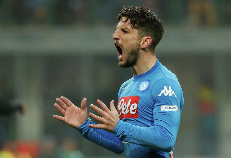 Полузащитник итальянского Наполи Дрис Мертенс Полузащитник итальянского Наполи Дрис Мертенс