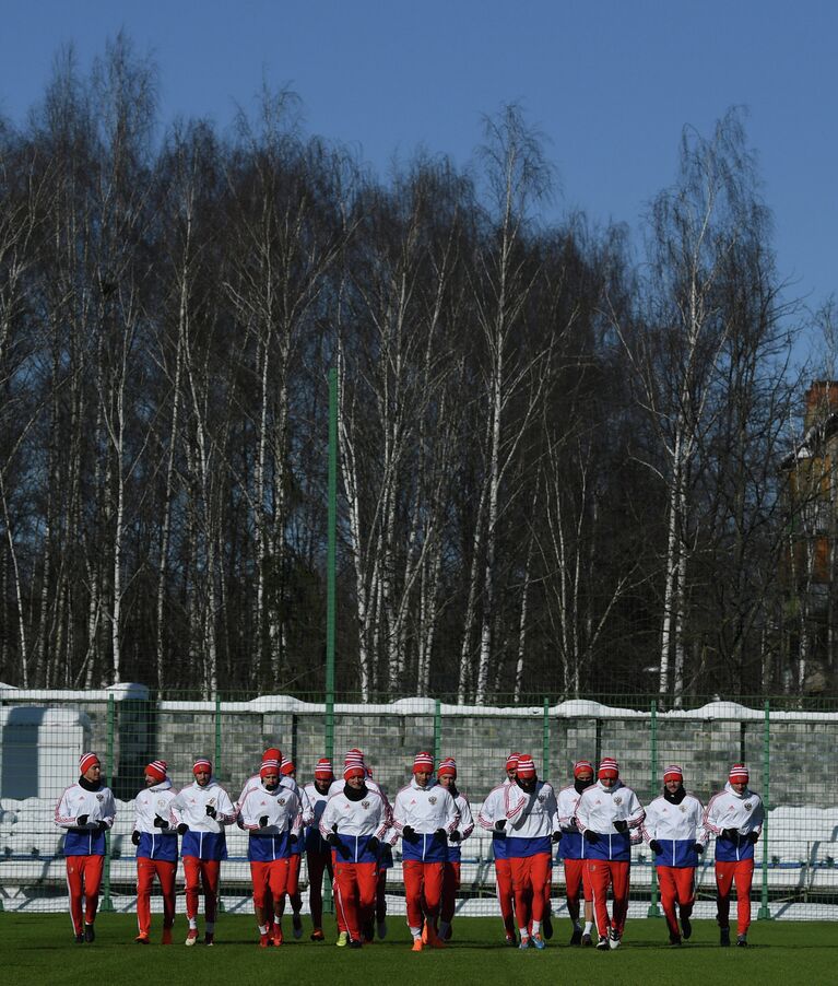 Футболисты сборной России