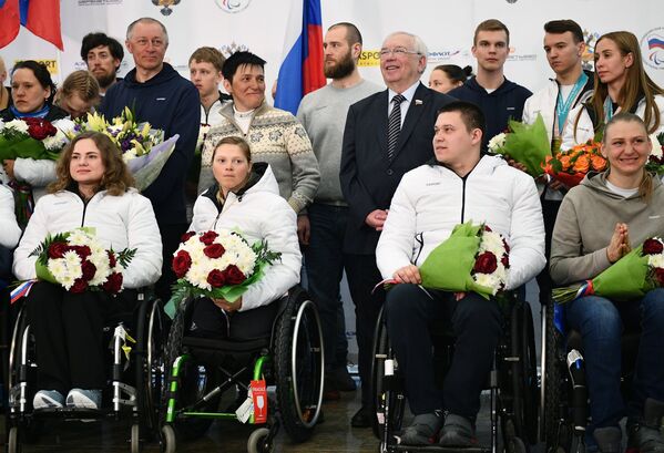 Встреча российских спортсменов с Паралимпийских игр в Пхенчхане в аэропорту Шереметьево