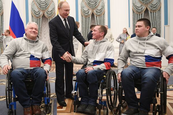Президент РФ Владимир Путин во время встречи с российскими паралимпийцами