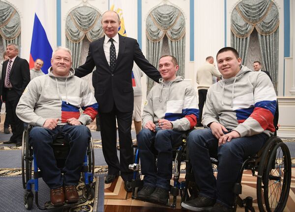 Президент РФ Владимир Путин во время встречи с российскими паралимпийцами