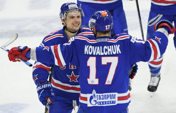 Игроки ХК СКА Илья Ковальчук (справа) и Вадим Шипачёв
