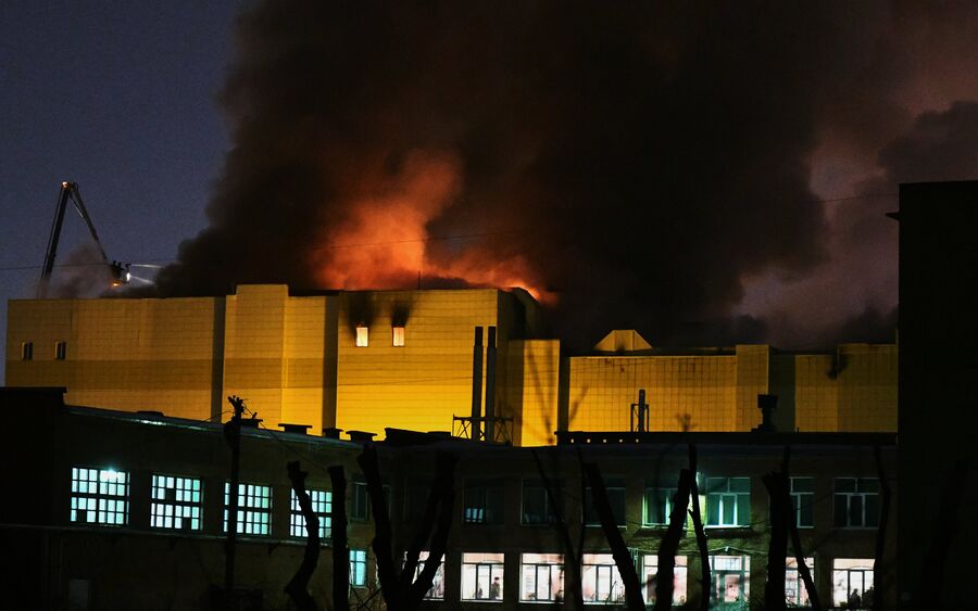 Пожар в торговом центре в Кемерово 