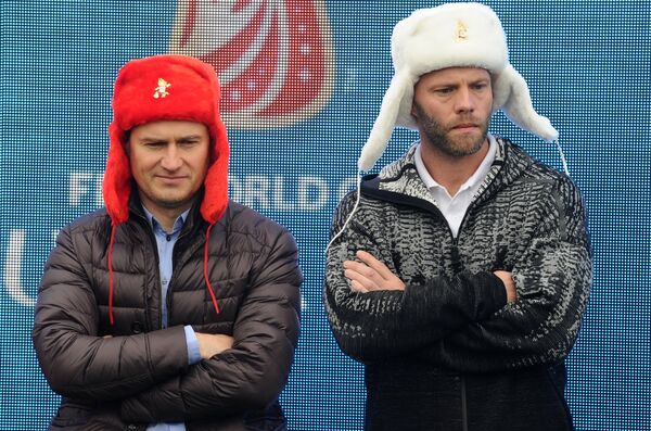 Посол ЧМ-2018 Дмитрий Кириченко (слева) и исландский футболист Эйдур Гудьонсен