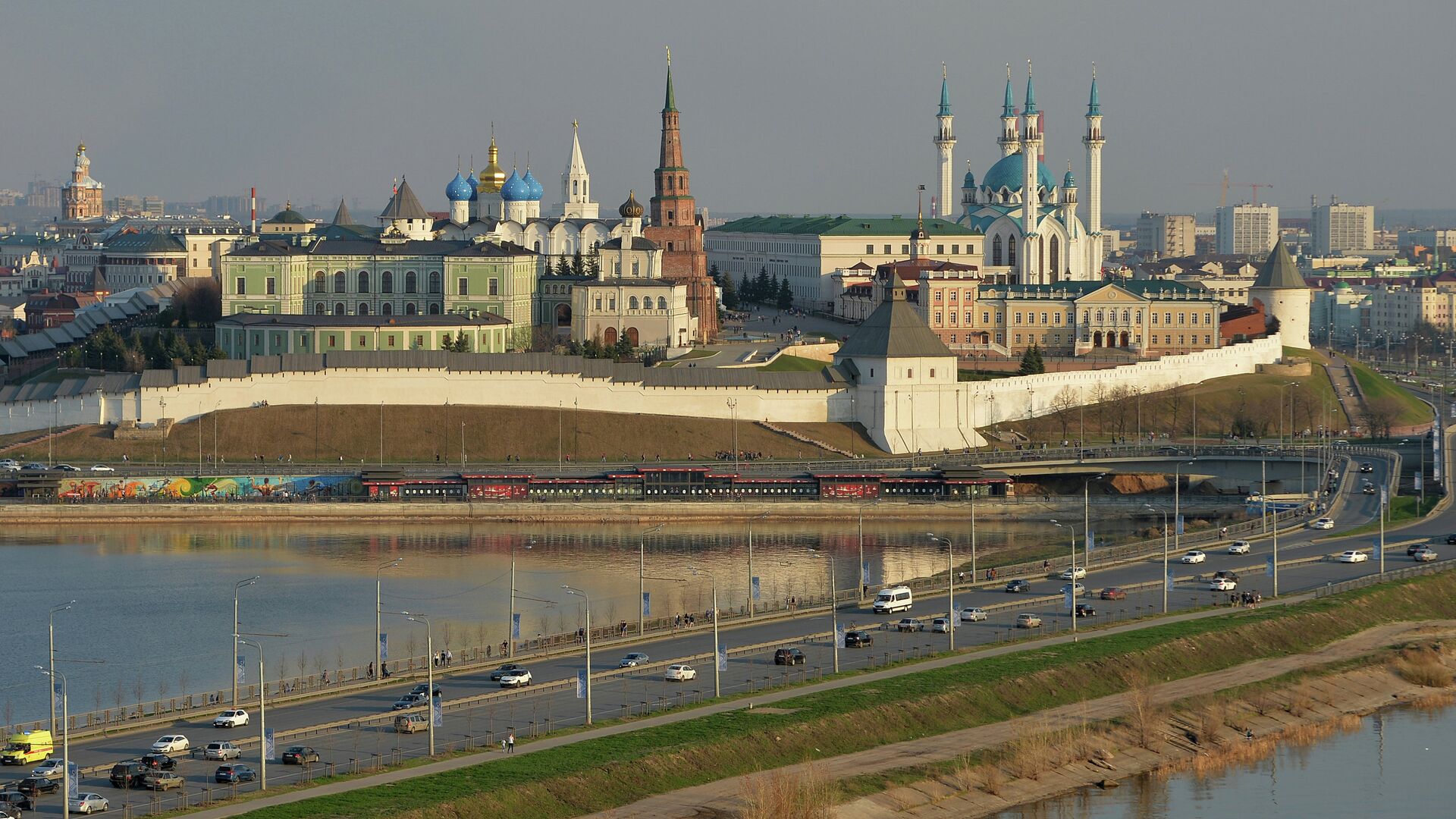 Казанский кремль и Кремлевская транспортная дамба - РИА Новости, 1920, 08.07.2022