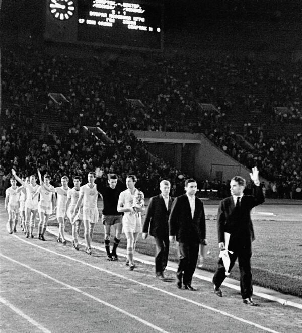 Футболисты Спартака после победы в чемпионате СССР 1963 года